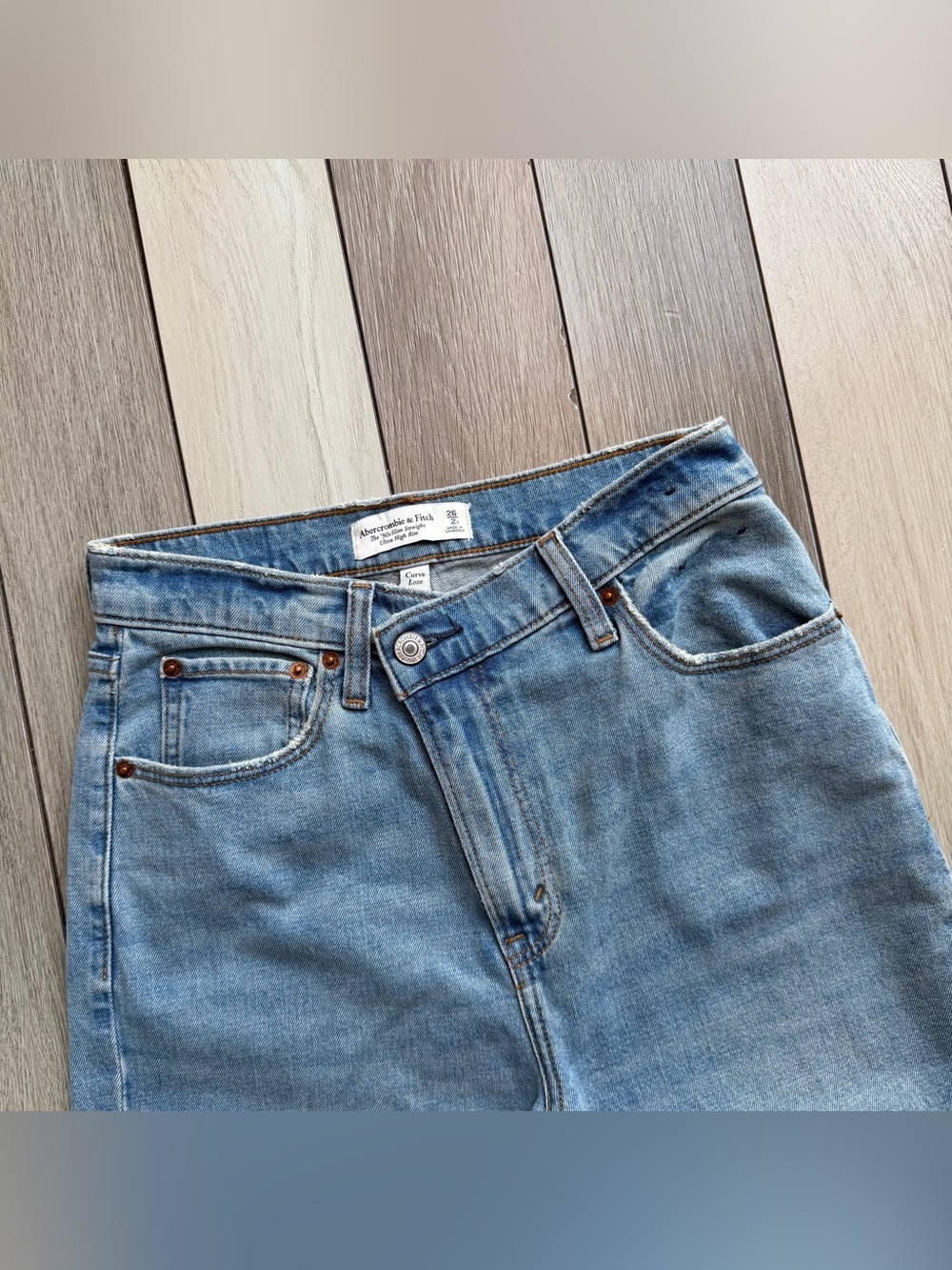 Abercrombie & Fitch The 90s Slim Straight Ultra High Rise Jeans - Picture 4 of 7